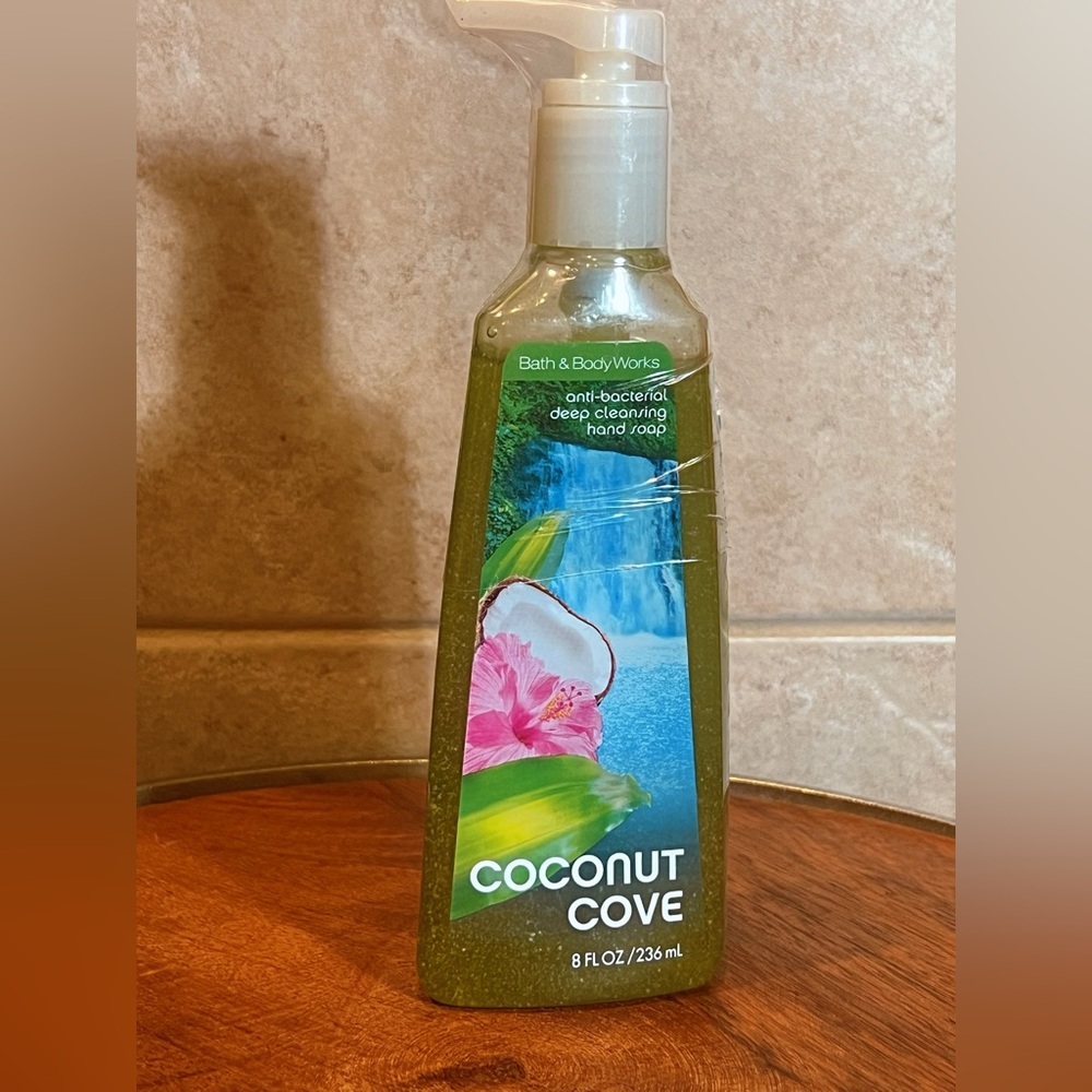 New Coconut Cove Anti Bacterial Bath & Body Works 8 FL OZ

Discontinued